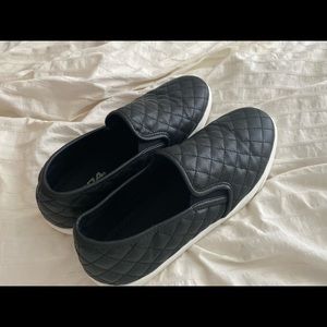 Quilted casual shoes